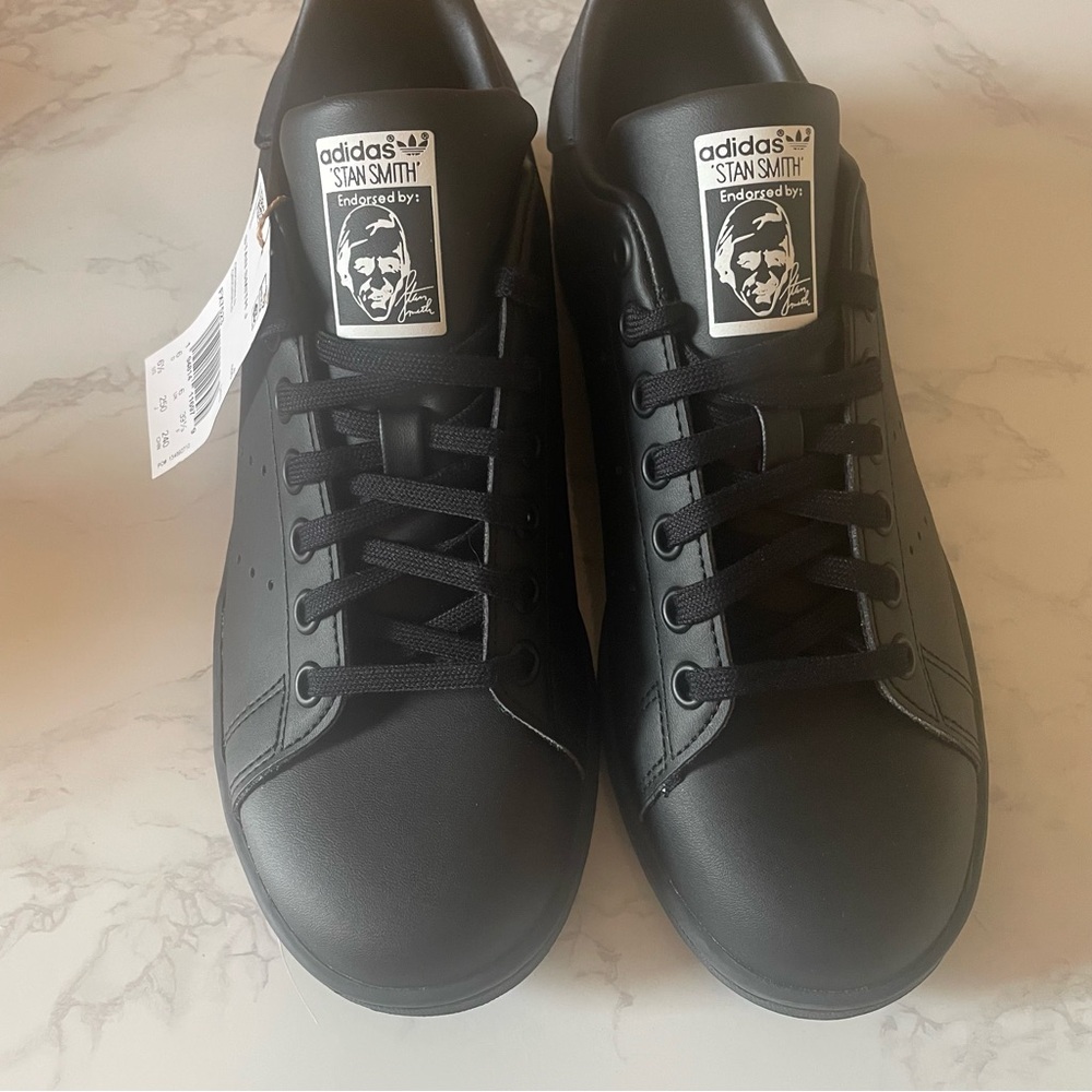 Adidas Stan Smith J Black Shoes 6.5 Boys/Men (8 Women)